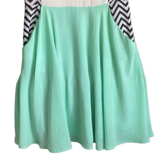 Double Zero Green/Cream Solid with Black Zigzag Print Sleeveless Dress. Size Med - Picture 6 of 8